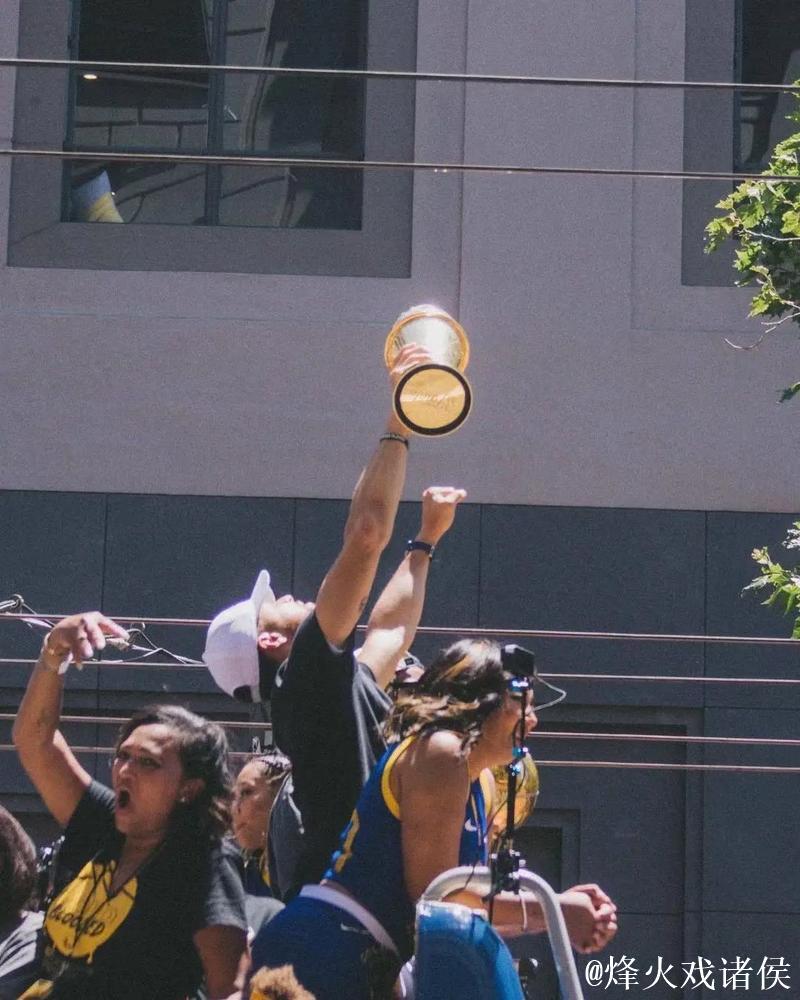 库里21分难挡亚历山大52分 勇士险胜雷霆豪取2连胜